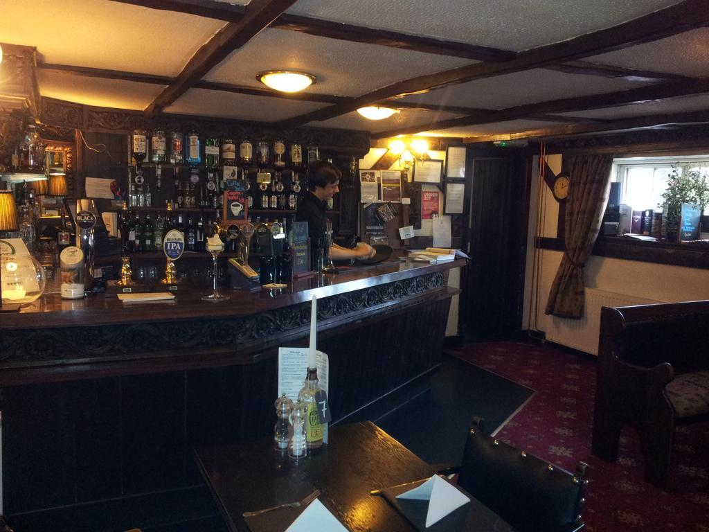 The Bridge Of Lochay Hotel 킬린 외부 사진