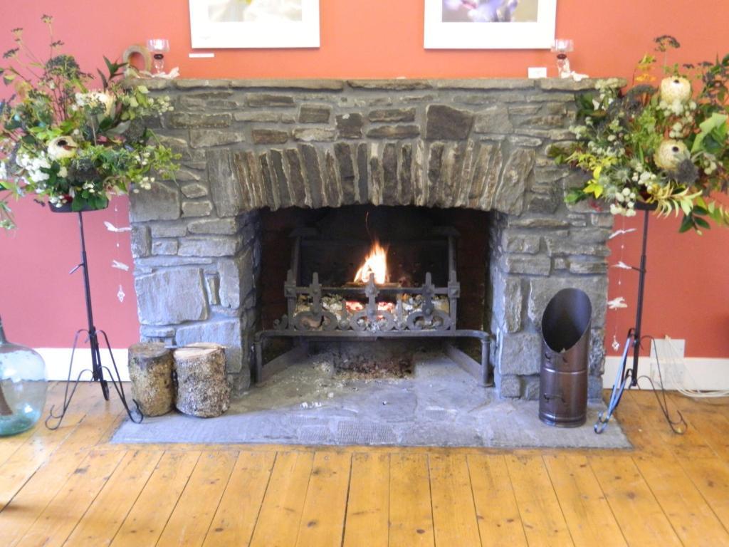 The Bridge Of Lochay Hotel 킬린 외부 사진